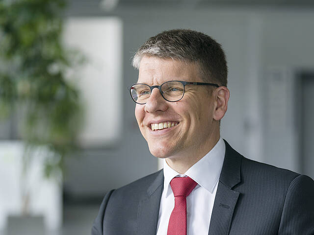 Dr. Jochen Kress in seinem Büro