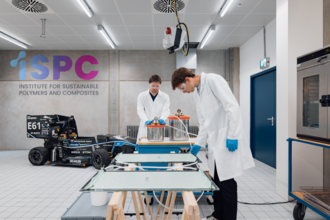 Laborbild mit iSPC-Logo 