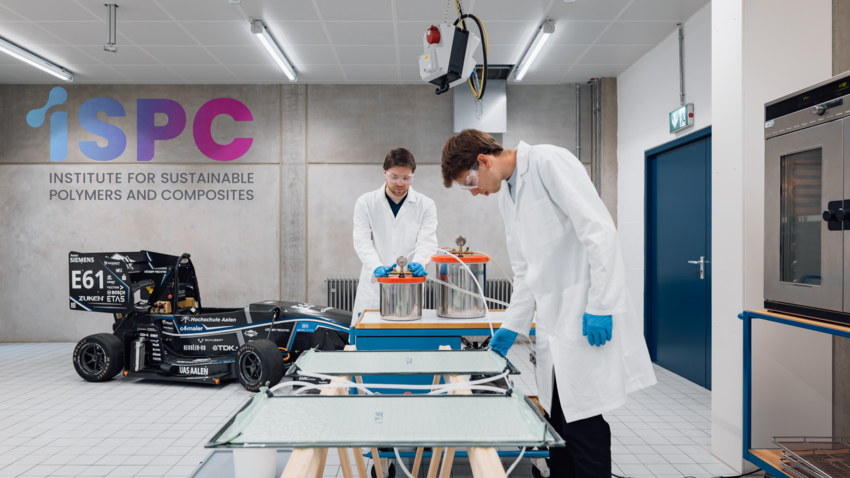 Laborbild mit iSPC-Logo 