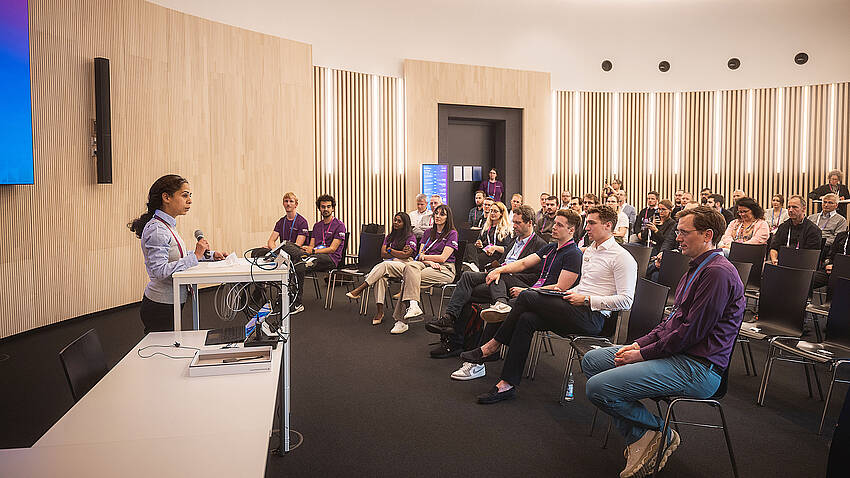 Die Prorektorin für Lehre der Hochschule Aalen, Prof. Dr. Iman Taha, spricht zu den Teilnehmenden des Digital Learning Days 2026.Digital Learning Day 2026
