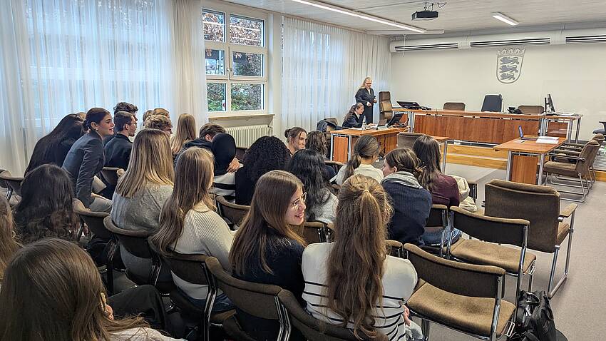 Neuer Studiengang Wirtschaftsrecht erfolgreich gestartet