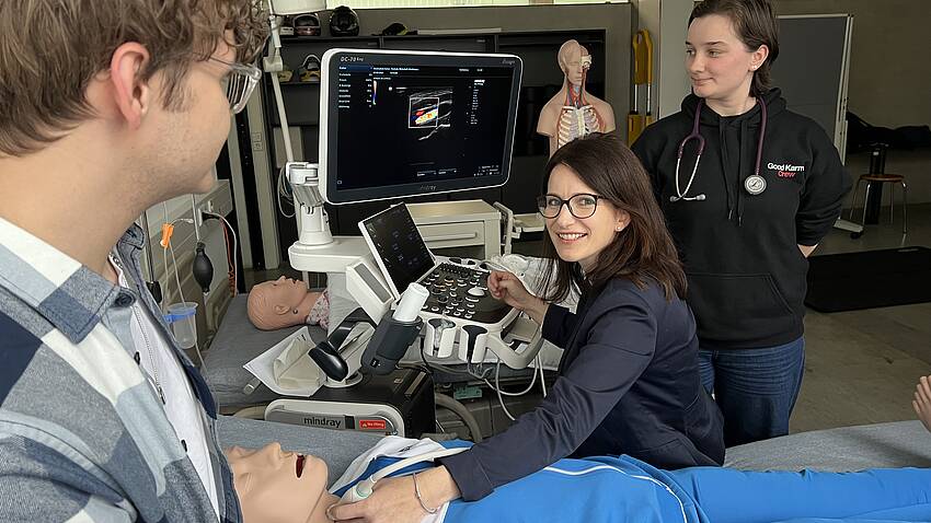 „Eine Operation ist eigentlich wie Tanzen“ – Prof. Dr. Sarah Gentner-Röhrer erhält Lehrpreis