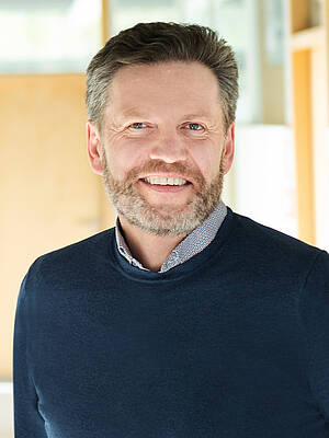Dr. Timo Bernthaler
