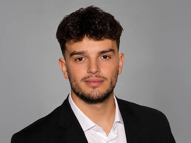 Portrait von Elion Shahini, Student, Informatik mit Schwerpunkt Software Engineering