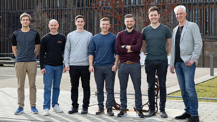 Prof. Dr. Arif Kazi (rechts) mit seinem Team.