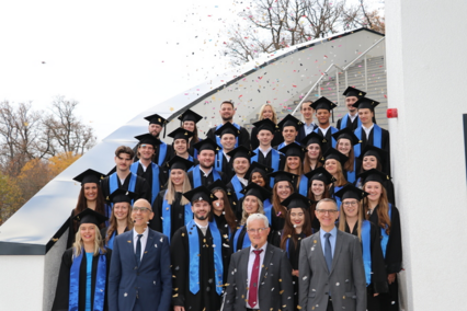Festliche Graduiertenfeier der Studienbereiche KMU, MM und MBD im neuen WIN-Gebäude Festliche Graduiertenfeier der Studienbereiche KMU, MM und MBD im neuen WIN-Gebäude