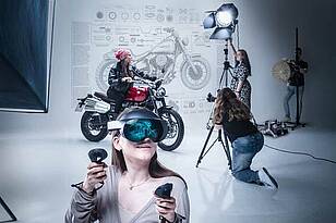 Studierende im Fotostudio