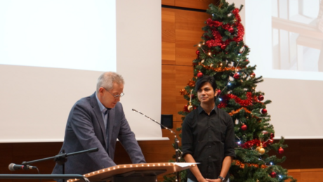 Bild zeigt Prof. Dr. Markus Merkel bei seiner Rede zu Ehren des DAAD-Preisträgers Dishant Kavathia. 