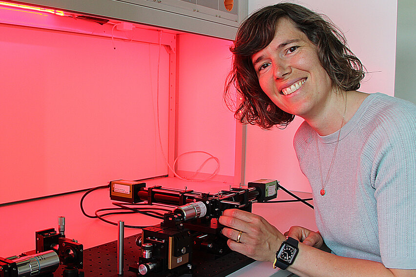 Wenn Licht zum Werkzeug im Körper wird: Prof. Dr. Andrea Toulouse ist neue Stiftungsprofessorin für den Bereich Photonik 