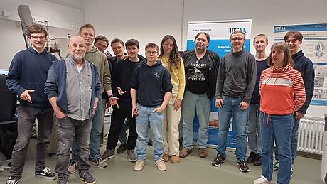 Das Foto zeigt eine Gruppe von Forschern.