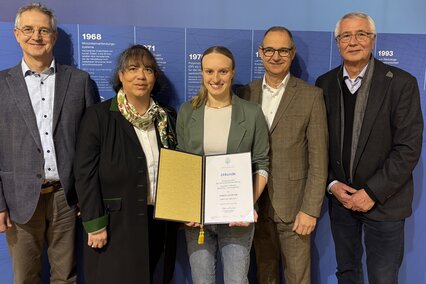  Prof. Markus Merkel, Dr. Cornelia Brucklacher, Teresa Werner, Andreas Kisselbach, Dr. Dieter Japs stehen nebeneinander