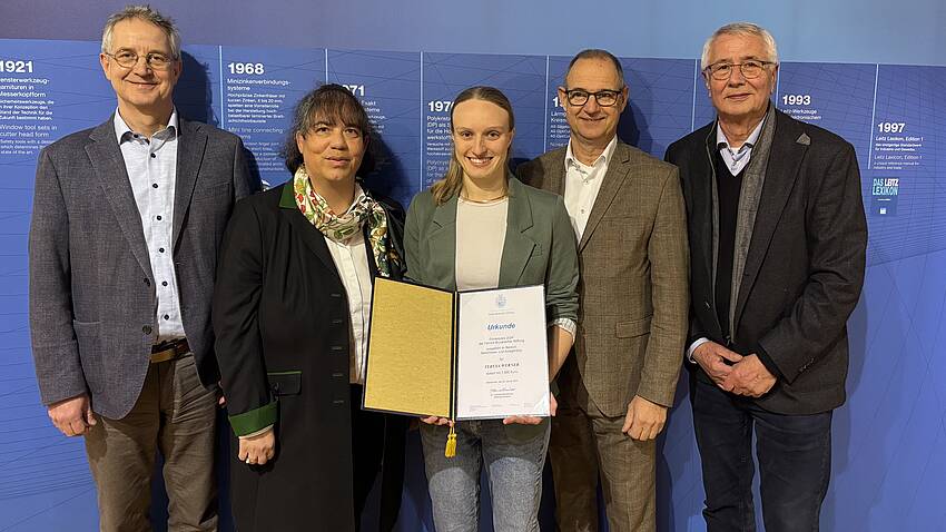  Prof. Markus Merkel, Dr. Cornelia Brucklacher, Teresa Werner, Andreas Kisselbach, Dr. Dieter Japs stehen nebeneinander