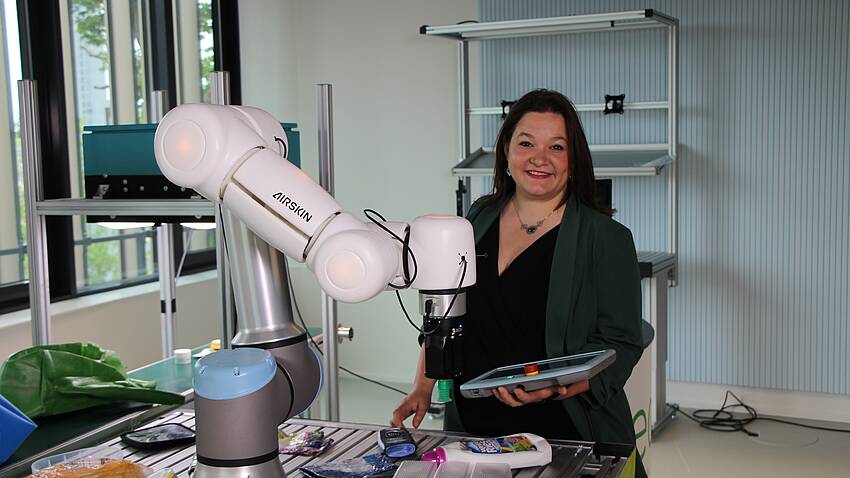 Building Bridges Between Humans and Machines – Prof. Dr. Doris Aschenbrenner Receives Aalen University of Applied Sciences Research Award