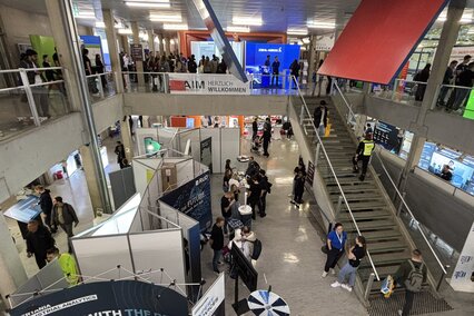 Ein Überblick über die Berufsmesse, die im Foyer der Beethovenstraße an der Hochschule Aalen stattfindet.