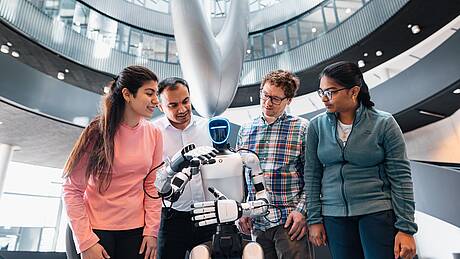Das innovative Forschungsprojekt des Robotersystems G1 stärkt die KI-Kompetenz an der Hochschule Aalen. Foto: © Hochschule Aalen | Jan Walford