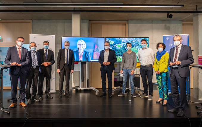Gruppenfoto Veranstaltung mit der Bundesministerin Anja Karliczek