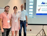 Von links nach rechts: Hauptauthor Tobias Schiele, Co-Author Daria Kern undSessionCo-Chair Prof. Ralf-Christian Härting. © Bildrechte: Daria Kern.