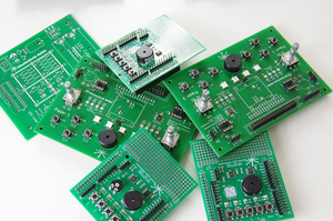 (Teil)bestückte Platinen für Embedded Systems die am EDA Zentrum der Hochschule Aalen entworfen und bestückt wurden