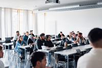 Die Studierenden hören interessiert zu. Fotohinweis: © Hochschule Aalen | Jan Walford