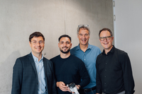 Prof. Dr. Alexander Grohmann und Prof. Dr. Arndt Borgmeier mit Gästen, unter anderem Emanuele Frisi, Sales Director der Porsche Group (m.l.).  Fotohinweis: © Hochschule Aalen | Jan Walford