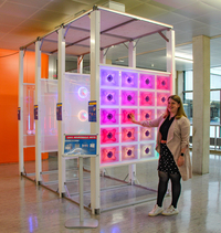 Im Gehirn einer KI: Neuronales Netz in der Magistrale der Beethovenstraße. Foto: © Hochschule Aalen | Nele Hirschmiller