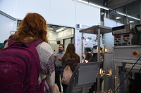 Am Ende erhielt jeder Schüler und jede Schülerin einen Schlüsselanhänger, auf dem mit einem Laser ein Schmetterling und der Name eingraviert wurden. Foto : © Hochschule Aalen | Layal El Chami