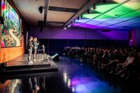 Für die musikalische Unterhaltung sorgte die Band „Cassandra & Simon“, die unter anderem Judy Garlands Song „Over the Rainbow“ präsentierte. Foto: © Hochschule Aalen | Tobias Holzinger