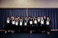Die Jahrgangsbesten der Fakultät Wirtschaft und Gesundheit mit Dekan Prof. Dr. Ingo Scheuermann (hinten rechts). Foto: © Hochschule Aalen | Tobias Holzinger