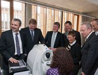 Gruppenbild: Personen im Labor zur Sehfunktion 